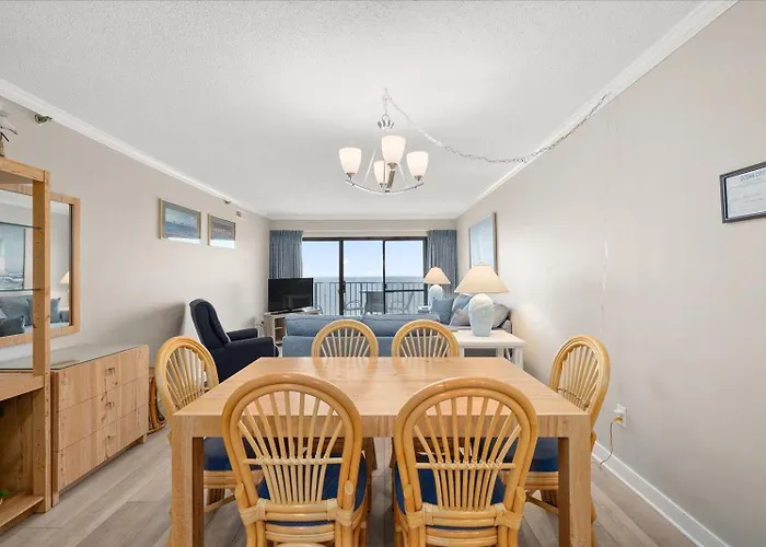 Beautiful 2 Bedroom Plaza With Outdoor Pool! Ocean Stadt