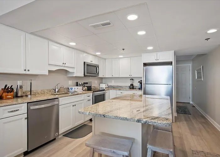Beautiful 2 Bedroom Plaza With Outdoor Pool!
