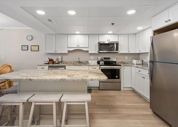 Beautiful 2 Bedroom Plaza With Outdoor Pool! Ferienhaus