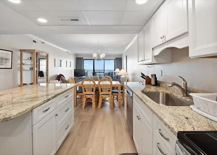 Beautiful 2 Bedroom Plaza With Outdoor Pool! *