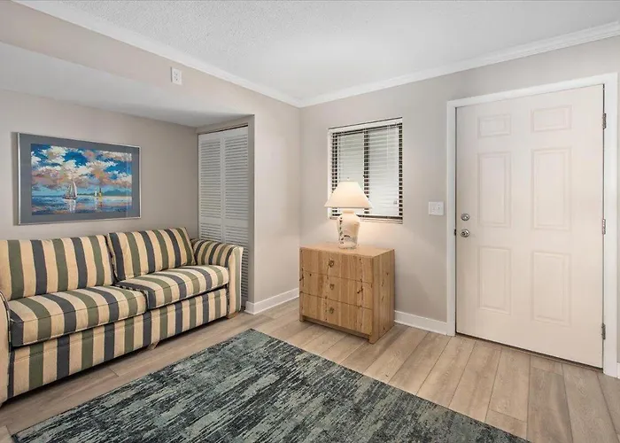 Beautiful 2 Bedroom Plaza With Outdoor Pool! Ferienhaus