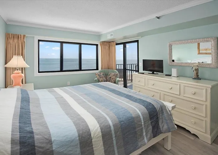 Beautiful 2 Bedroom Plaza With Outdoor Pool!