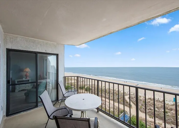 Beautiful 2 Bedroom Plaza With Outdoor Pool! *