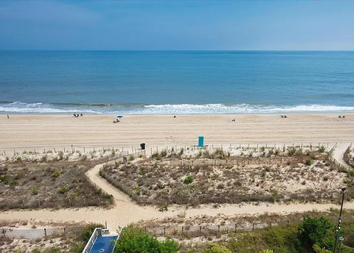 Beautiful 2 Bedroom Plaza With Outdoor Pool! Ocean Stadt