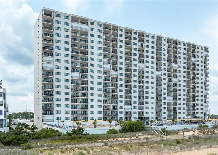 Beautiful 2 Bedroom Plaza With Outdoor Pool! * Ocean Stadt
